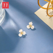 Load image into Gallery viewer, Romantic White Flower Earrings - The World's Shop